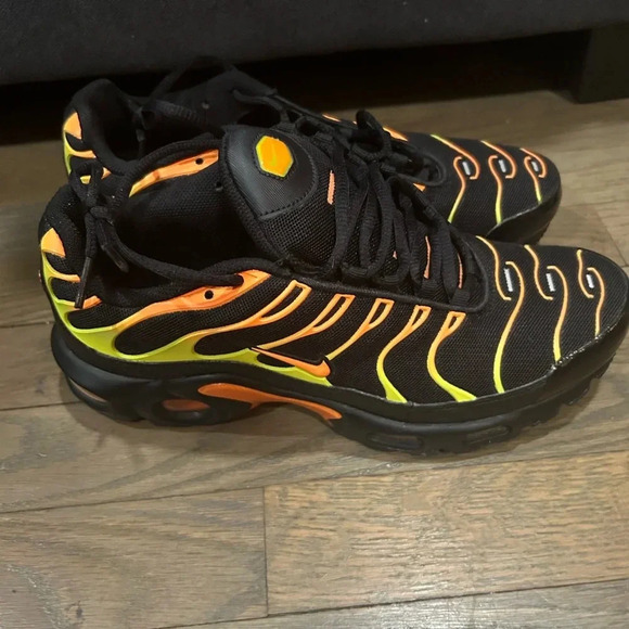 Women Size 8 Nike Air Max Plus - Picture 4 of 7